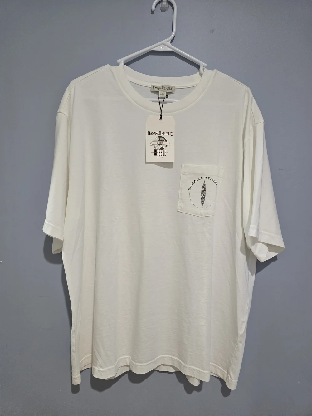 Banana Republic Men's Cream Short-Sleeve Pocket Tee